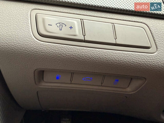 Красный Хендай Соната, объемом двигателя 2.36 л и пробегом 133 тыс. км за 10000 $, фото 12 на Automoto.ua