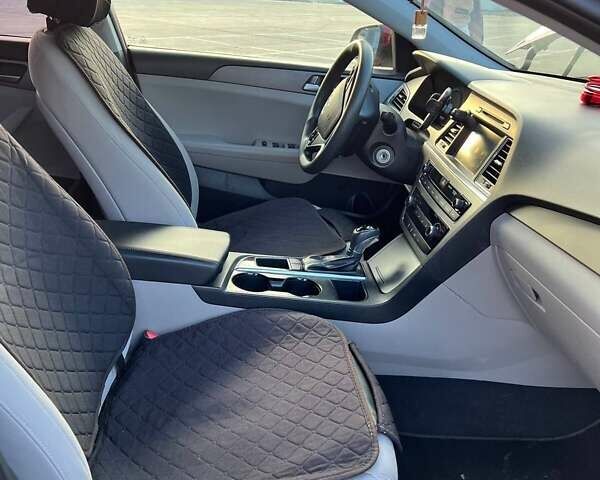 Червоний Хендай Соната, об'ємом двигуна 2.4 л та пробігом 218 тис. км за 9300 $, фото 9 на Automoto.ua