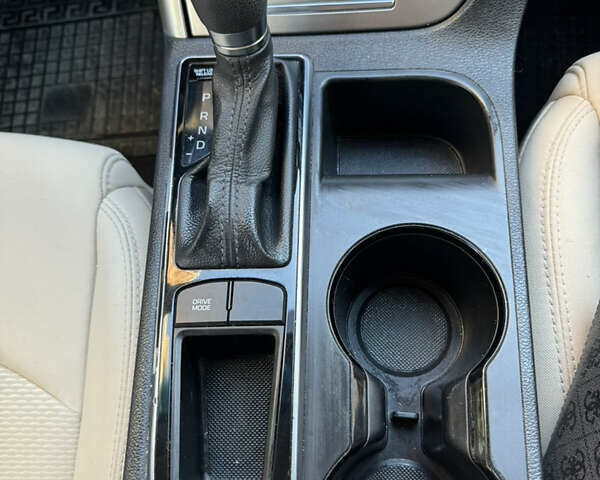 Красный Хендай Соната, объемом двигателя 2.36 л и пробегом 173 тыс. км за 9700 $, фото 5 на Automoto.ua