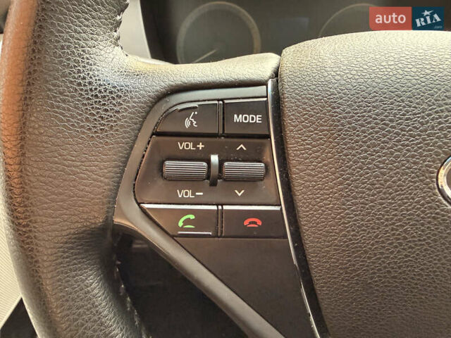 Красный Хендай Соната, объемом двигателя 2.36 л и пробегом 133 тыс. км за 10000 $, фото 15 на Automoto.ua