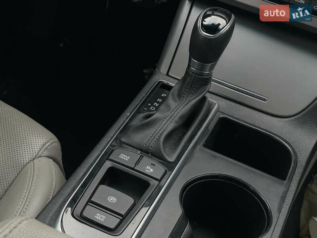 Красный Хендай Соната, объемом двигателя 2 л и пробегом 180 тыс. км за 7999 $, фото 8 на Automoto.ua