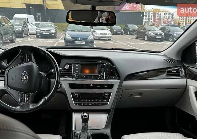 Красный Хендай Соната, объемом двигателя 2 л и пробегом 148 тыс. км за 13500 $, фото 7 на Automoto.ua