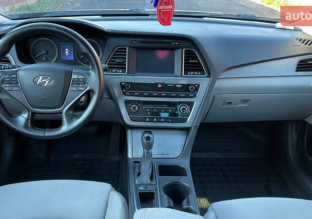 Хендай Соната 2015 в Киеве на Automoto.ua Красный Хендай Соната, объемом двигателя 2.36 л и пробегом 200 тыс. км за 8400 $, фото 15 на Automoto.ua