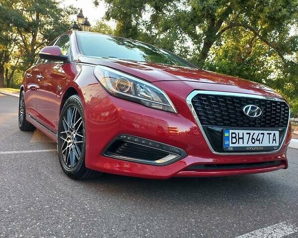 Красный Хендай Соната, объемом двигателя 2 л и пробегом 121 тыс. км за 14000 $, фото 6 на Automoto.ua