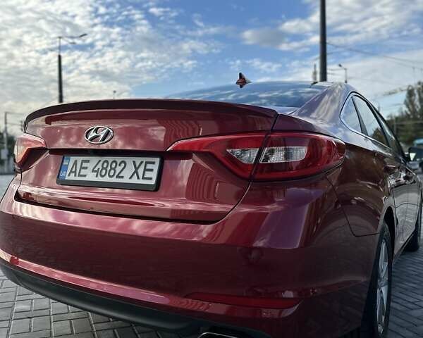 Красный Хендай Соната, объемом двигателя 2.36 л и пробегом 130 тыс. км за 10500 $, фото 5 на Automoto.ua