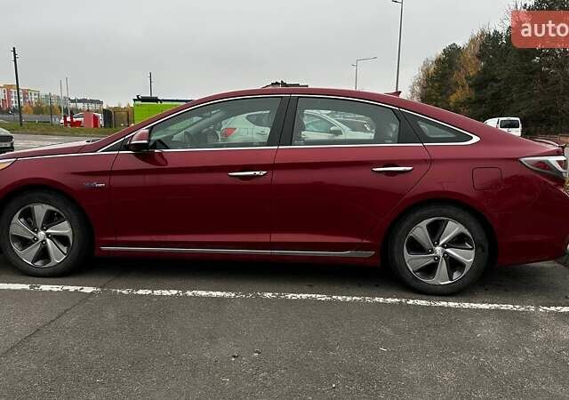 Красный Хендай Соната, объемом двигателя 2 л и пробегом 148 тыс. км за 13500 $, фото 3 на Automoto.ua
