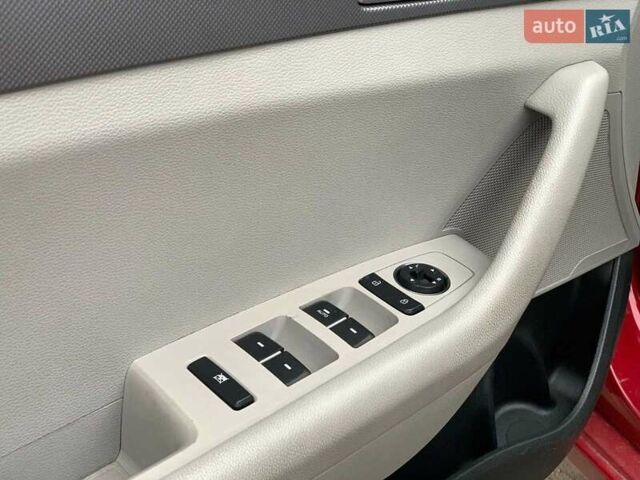 Червоний Хендай Соната, об'ємом двигуна 2.4 л та пробігом 150 тис. км за 9080 $, фото 18 на Automoto.ua