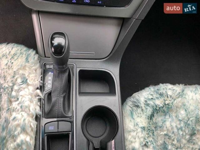 Червоний Хендай Соната, об'ємом двигуна 2.4 л та пробігом 150 тис. км за 9080 $, фото 34 на Automoto.ua