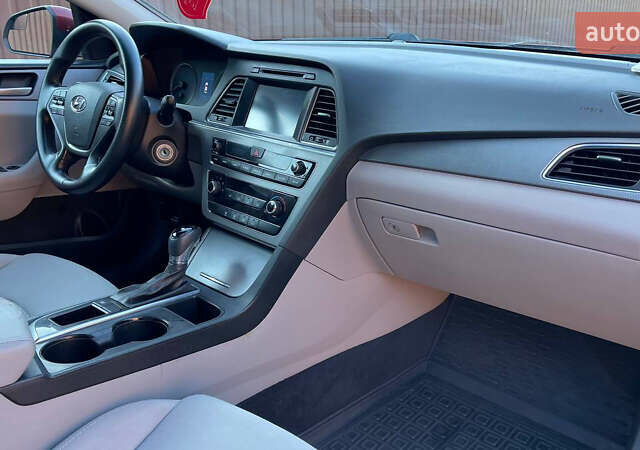 Хендай Соната 2015 в Киеве на Automoto.ua Красный Хендай Соната, объемом двигателя 2.36 л и пробегом 200 тыс. км за 8400 $, фото 11 на Automoto.ua