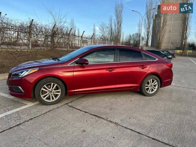 Червоний Хендай Соната, об'ємом двигуна 2.4 л та пробігом 218 тис. км за 9300 $, фото 1 на Automoto.ua