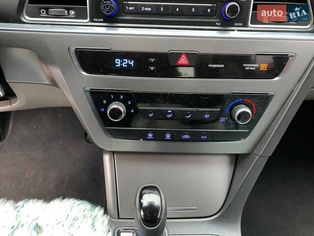 Червоний Хендай Соната, об'ємом двигуна 2.4 л та пробігом 150 тис. км за 9080 $, фото 31 на Automoto.ua