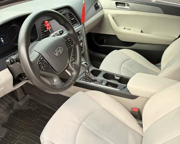 Красный Хендай Соната, объемом двигателя 2.36 л и пробегом 133 тыс. км за 10000 $, фото 6 на Automoto.ua