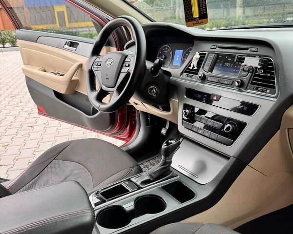 Червоний Хендай Соната, об'ємом двигуна 2.4 л та пробігом 170 тис. км за 9999 $, фото 24 на Automoto.ua