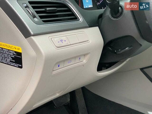 Червоний Хендай Соната, об'ємом двигуна 2.4 л та пробігом 150 тис. км за 9080 $, фото 19 на Automoto.ua