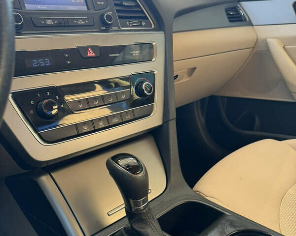 Красный Хендай Соната, объемом двигателя 2.36 л и пробегом 173 тыс. км за 9700 $, фото 8 на Automoto.ua