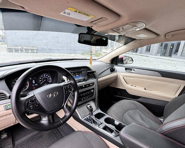 Червоний Хендай Соната, об'ємом двигуна 2.4 л та пробігом 170 тис. км за 9999 $, фото 13 на Automoto.ua