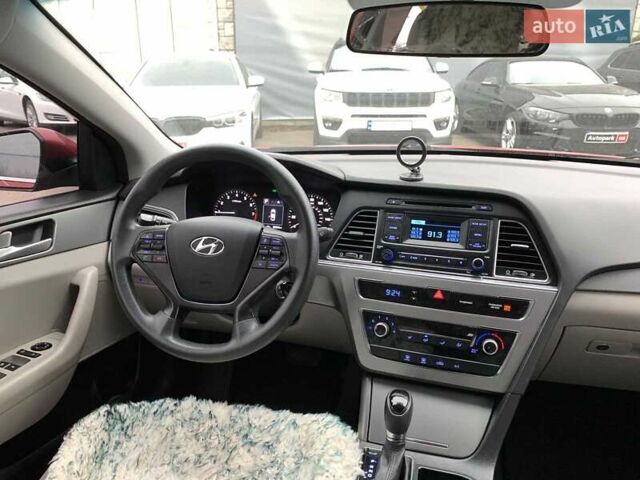 Червоний Хендай Соната, об'ємом двигуна 2.4 л та пробігом 150 тис. км за 9080 $, фото 33 на Automoto.ua