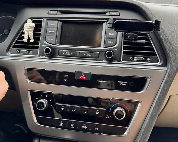 Червоний Хендай Соната, об'ємом двигуна 2.4 л та пробігом 170 тис. км за 9999 $, фото 20 на Automoto.ua