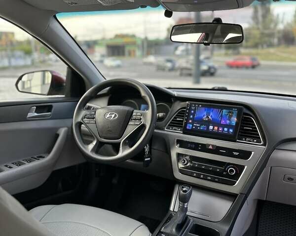 Красный Хендай Соната, объемом двигателя 2.36 л и пробегом 130 тыс. км за 10500 $, фото 9 на Automoto.ua