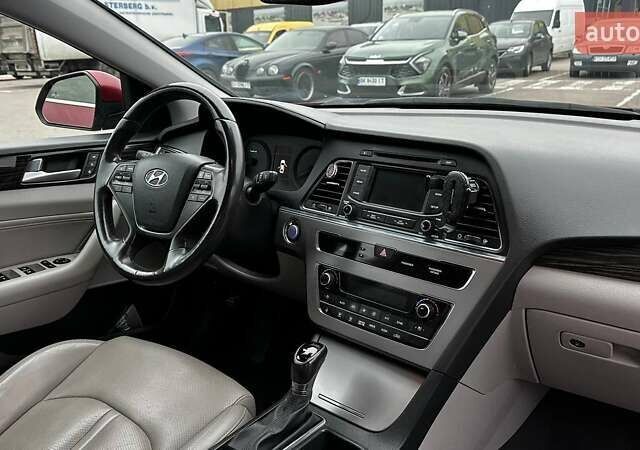 Красный Хендай Соната, объемом двигателя 2 л и пробегом 148 тыс. км за 13500 $, фото 11 на Automoto.ua