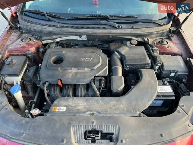 Червоний Хендай Соната, об'ємом двигуна 2.4 л та пробігом 218 тис. км за 9300 $, фото 10 на Automoto.ua