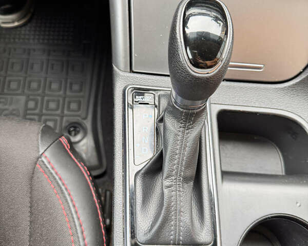 Червоний Хендай Соната, об'ємом двигуна 2.4 л та пробігом 170 тис. км за 9999 $, фото 23 на Automoto.ua