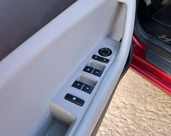 Червоний Хендай Соната, об'ємом двигуна 2.4 л та пробігом 218 тис. км за 9300 $, фото 27 на Automoto.ua