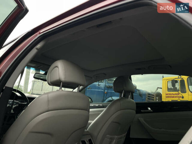 Красный Хендай Соната, объемом двигателя 2 л и пробегом 180 тыс. км за 7999 $, фото 13 на Automoto.ua