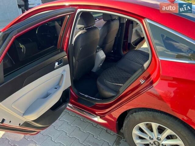 Красный Хендай Соната, объемом двигателя 2.4 л и пробегом 170 тыс. км за 9000 $, фото 7 на Automoto.ua