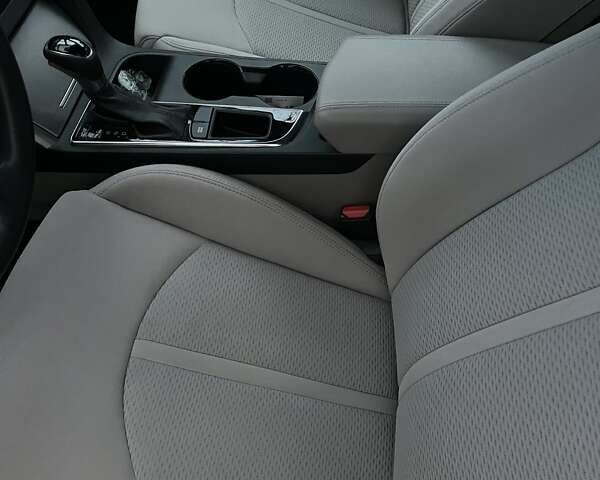 Красный Хендай Соната, объемом двигателя 2.4 л и пробегом 85 тыс. км за 11500 $, фото 3 на Automoto.ua