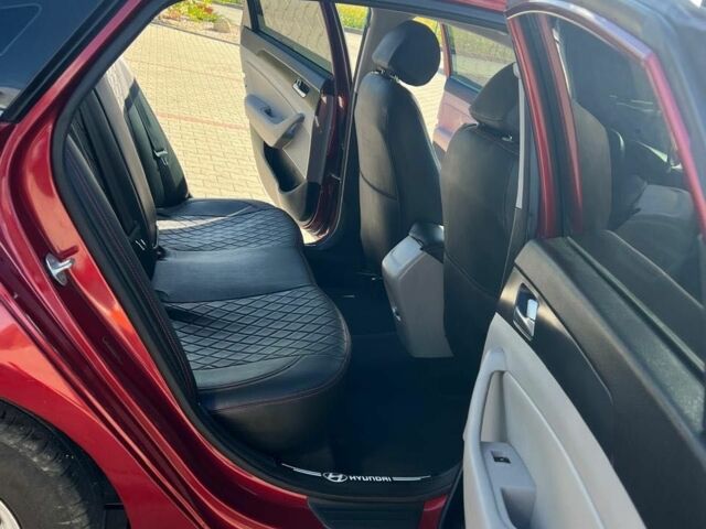 Красный Хендай Соната, объемом двигателя 2.4 л и пробегом 107 тыс. км за 9000 $, фото 10 на Automoto.ua