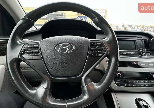 Красный Хендай Соната, объемом двигателя 2 л и пробегом 148 тыс. км за 13500 $, фото 13 на Automoto.ua