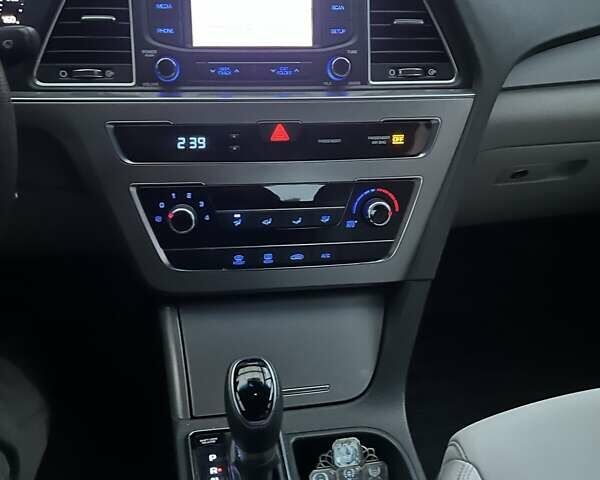 Красный Хендай Соната, объемом двигателя 2.4 л и пробегом 85 тыс. км за 11500 $, фото 6 на Automoto.ua