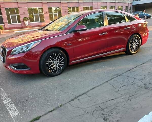 Красный Хендай Соната, объемом двигателя 2 л и пробегом 121 тыс. км за 14000 $, фото 1 на Automoto.ua