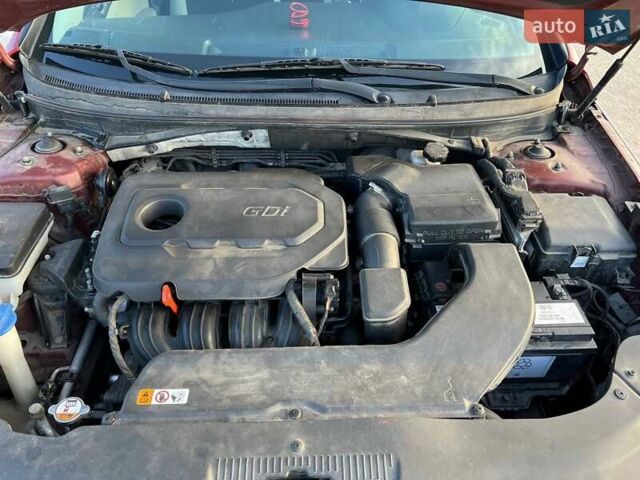 Червоний Хендай Соната, об'ємом двигуна 2.4 л та пробігом 218 тис. км за 9300 $, фото 17 на Automoto.ua