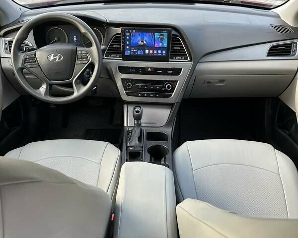 Красный Хендай Соната, объемом двигателя 2.36 л и пробегом 130 тыс. км за 10500 $, фото 10 на Automoto.ua