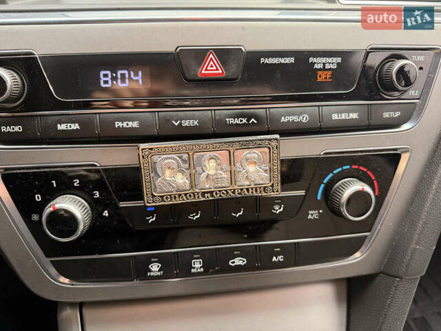 Красный Хендай Соната, объемом двигателя 2.36 л и пробегом 133 тыс. км за 10000 $, фото 13 на Automoto.ua