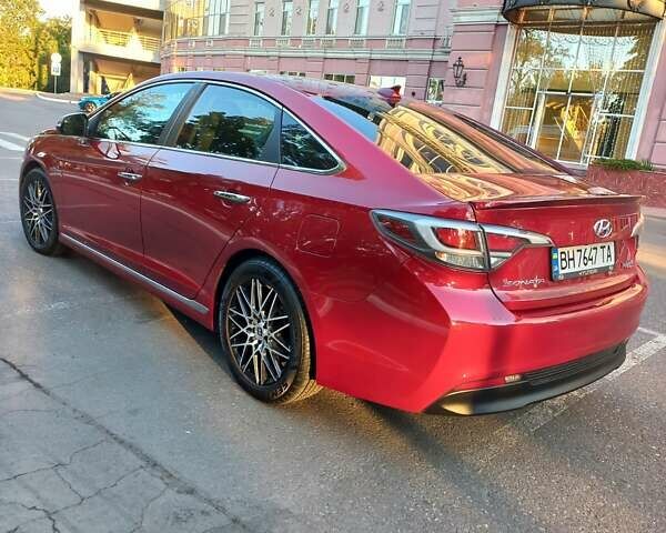 Красный Хендай Соната, объемом двигателя 2 л и пробегом 121 тыс. км за 14000 $, фото 2 на Automoto.ua