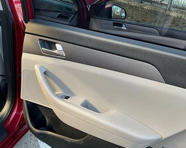 Червоний Хендай Соната, об'ємом двигуна 2.4 л та пробігом 218 тис. км за 9300 $, фото 19 на Automoto.ua