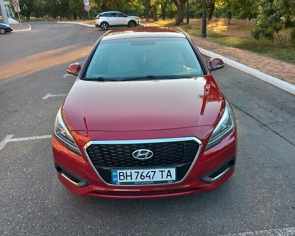 Красный Хендай Соната, объемом двигателя 2 л и пробегом 121 тыс. км за 14000 $, фото 7 на Automoto.ua