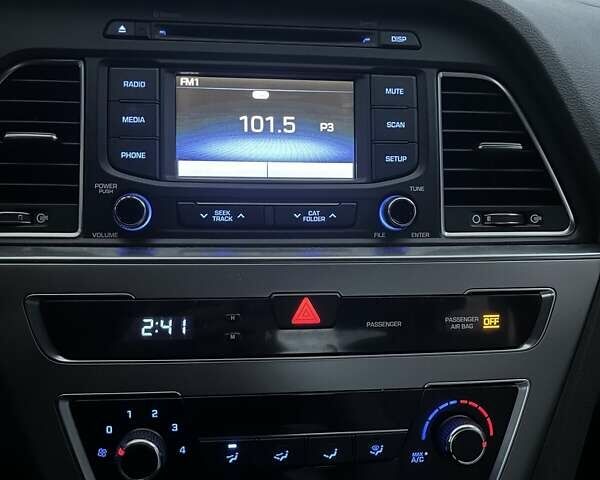 Червоний Хендай Соната, об'ємом двигуна 2.4 л та пробігом 85 тис. км за 11700 $, фото 7 на Automoto.ua