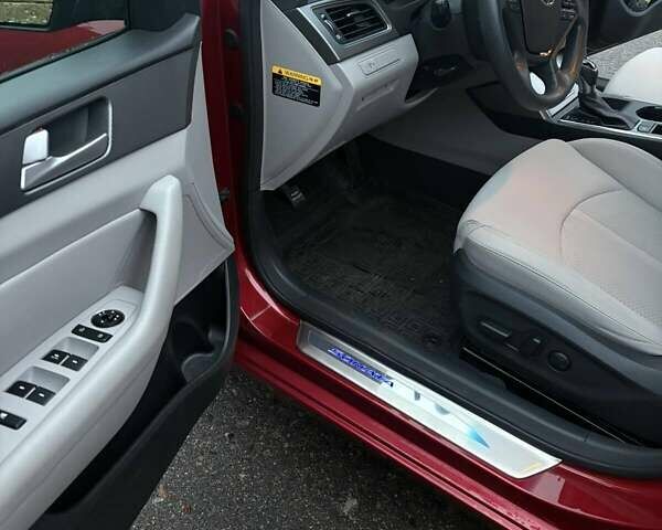 Червоний Хендай Соната, об'ємом двигуна 2.4 л та пробігом 85 тис. км за 11700 $, фото 2 на Automoto.ua