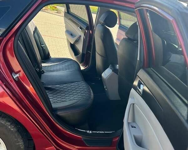 Красный Хендай Соната, объемом двигателя 2.4 л и пробегом 170 тыс. км за 9000 $, фото 9 на Automoto.ua