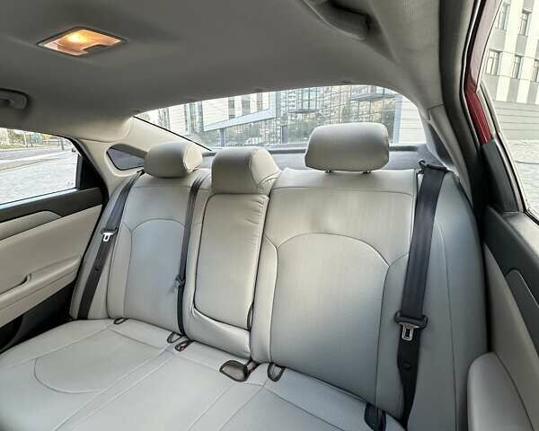 Красный Хендай Соната, объемом двигателя 2.36 л и пробегом 130 тыс. км за 10500 $, фото 11 на Automoto.ua