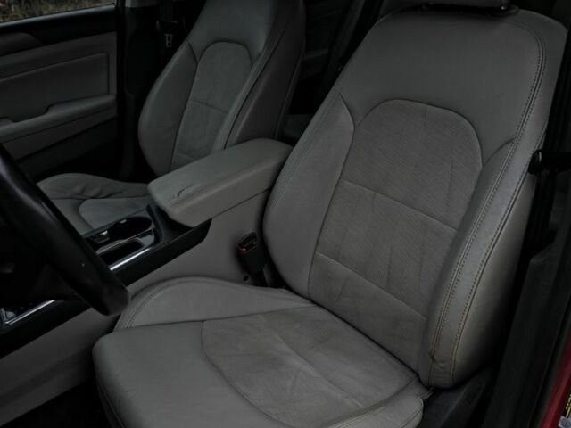 Червоний Хендай Соната, об'ємом двигуна 2.4 л та пробігом 120 тис. км за 9000 $, фото 10 на Automoto.ua