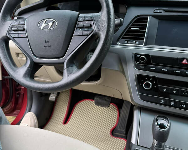 Красный Хендай Соната, объемом двигателя 1.6 л и пробегом 70 тыс. км за 12000 $, фото 12 на Automoto.ua