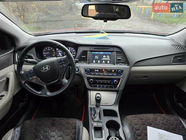 Красный Хендай Соната, объемом двигателя 2.36 л и пробегом 80 тыс. км за 9500 $, фото 4 на Automoto.ua