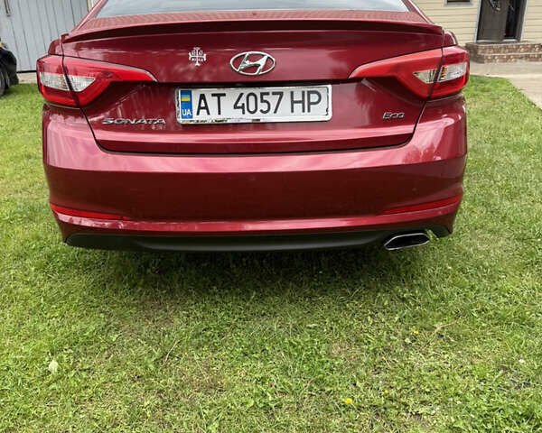 Красный Хендай Соната, объемом двигателя 1.6 л и пробегом 70 тыс. км за 12000 $, фото 4 на Automoto.ua