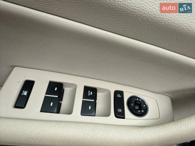 Красный Хендай Соната, объемом двигателя 1.6 л и пробегом 70 тыс. км за 12000 $, фото 18 на Automoto.ua