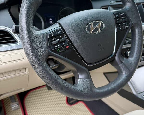 Красный Хендай Соната, объемом двигателя 1.6 л и пробегом 70 тыс. км за 12000 $, фото 15 на Automoto.ua